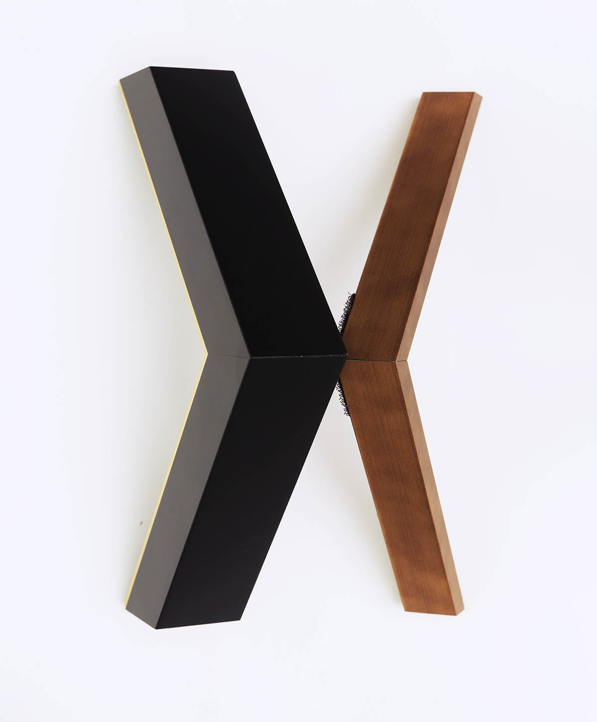 a208501+ai303210-Black+gold (35H x 42W)